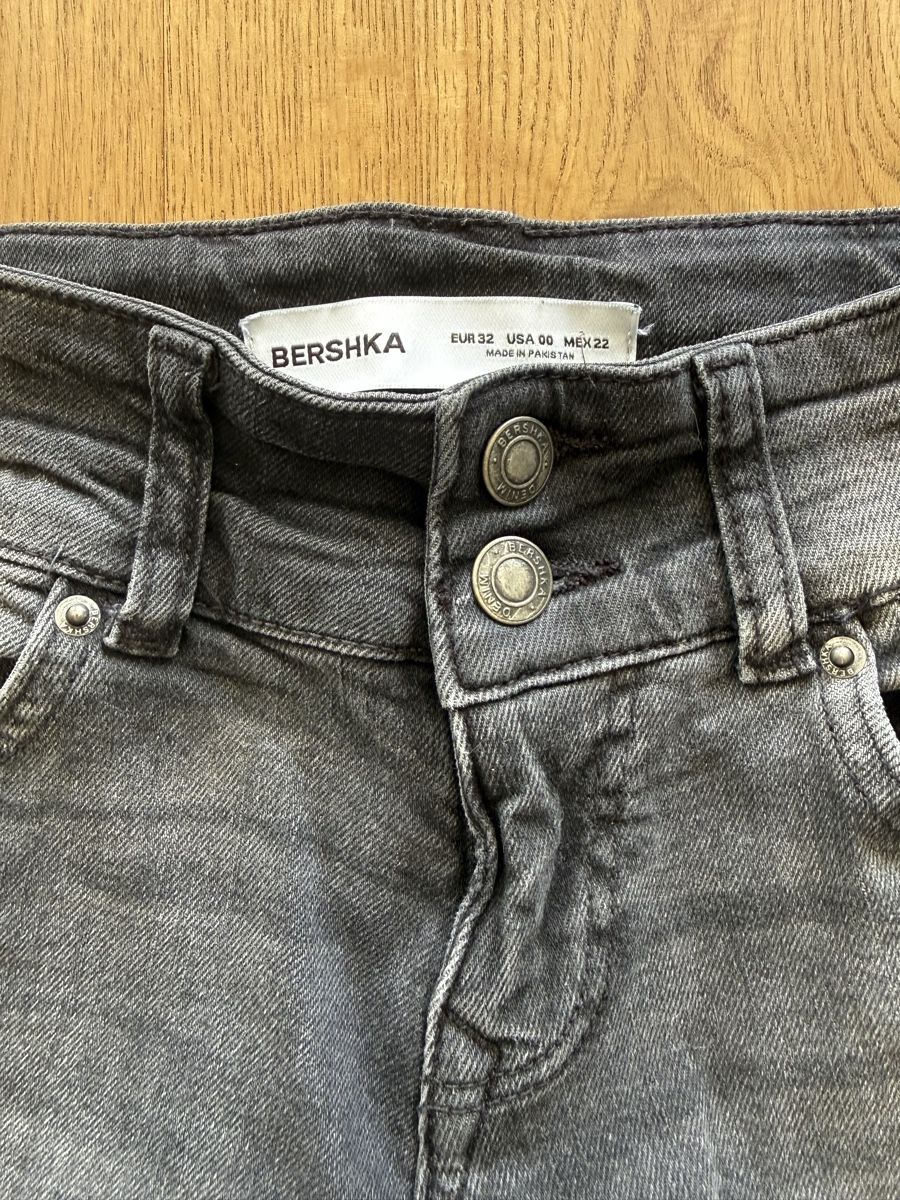 Bershka Pantaloni: Bershka Jeans Bootcut Gr. 32 – Usato da Niederweningen venduto da roethlisbeme 3