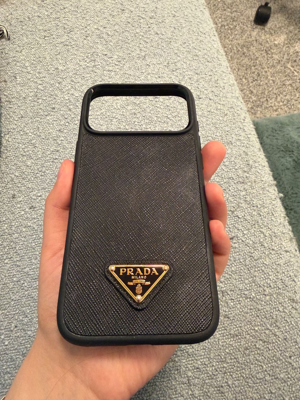 Prada Covers & Schutzfolien: Prada iPhone 17Pro Max Hülle – Gebraucht aus Muttenz von sandrasbubble