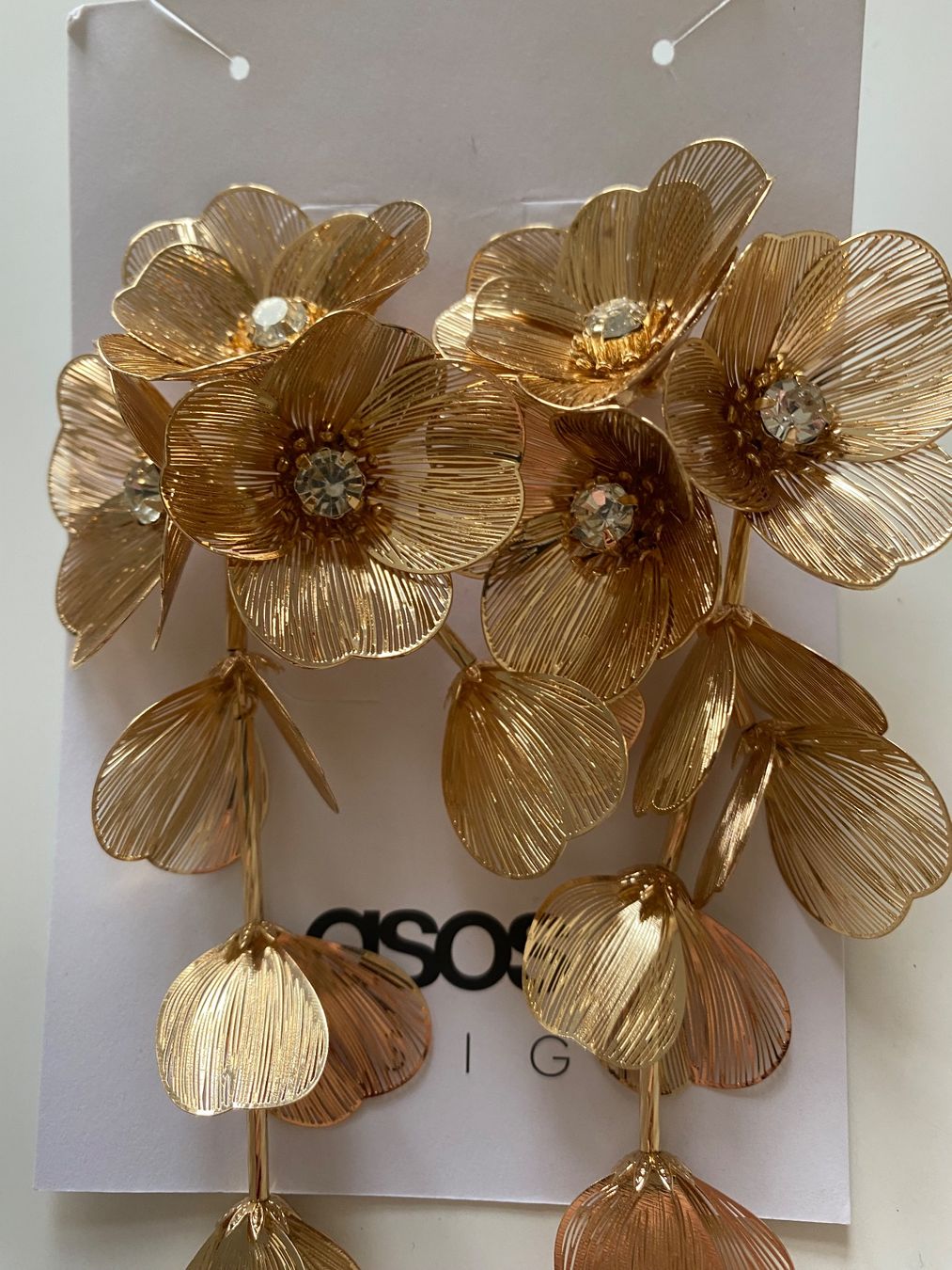 Asos Orecchini pendenti & Orecchini a lobo: ASOS Design Ohrringe, goldfarben, Blumen – Usato da Basel venduto da NormaJean01 2