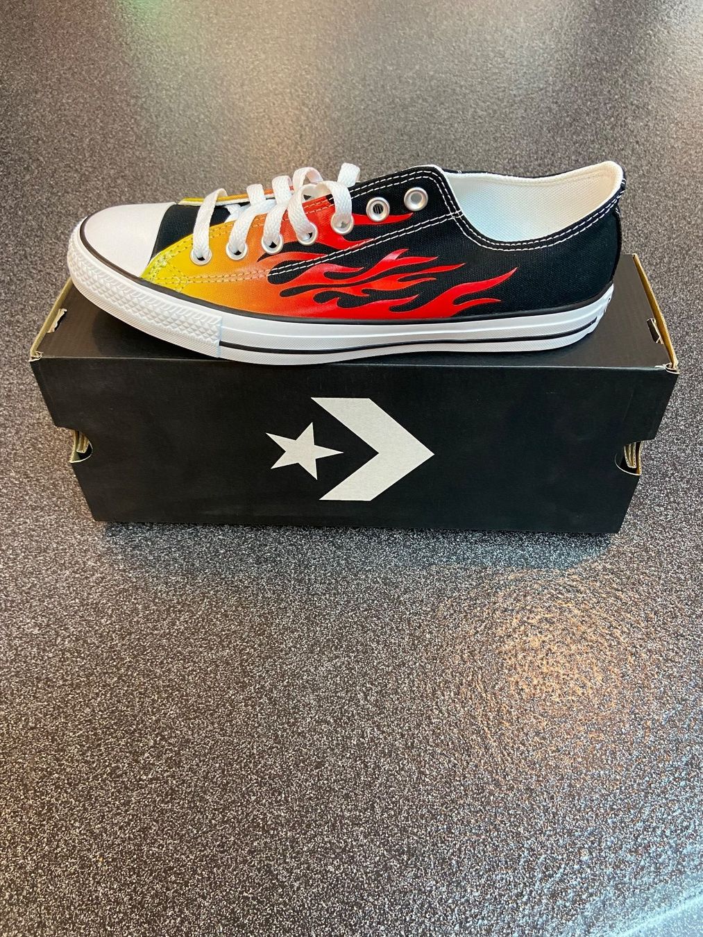Converse Scarpe da donna: CONVERSE  GRÖSSE 43  INNENSOHLE 28 CM – Nuovo e nell'imballaggio originale da Zürich venduto da LIQUIDATOR.CP 2