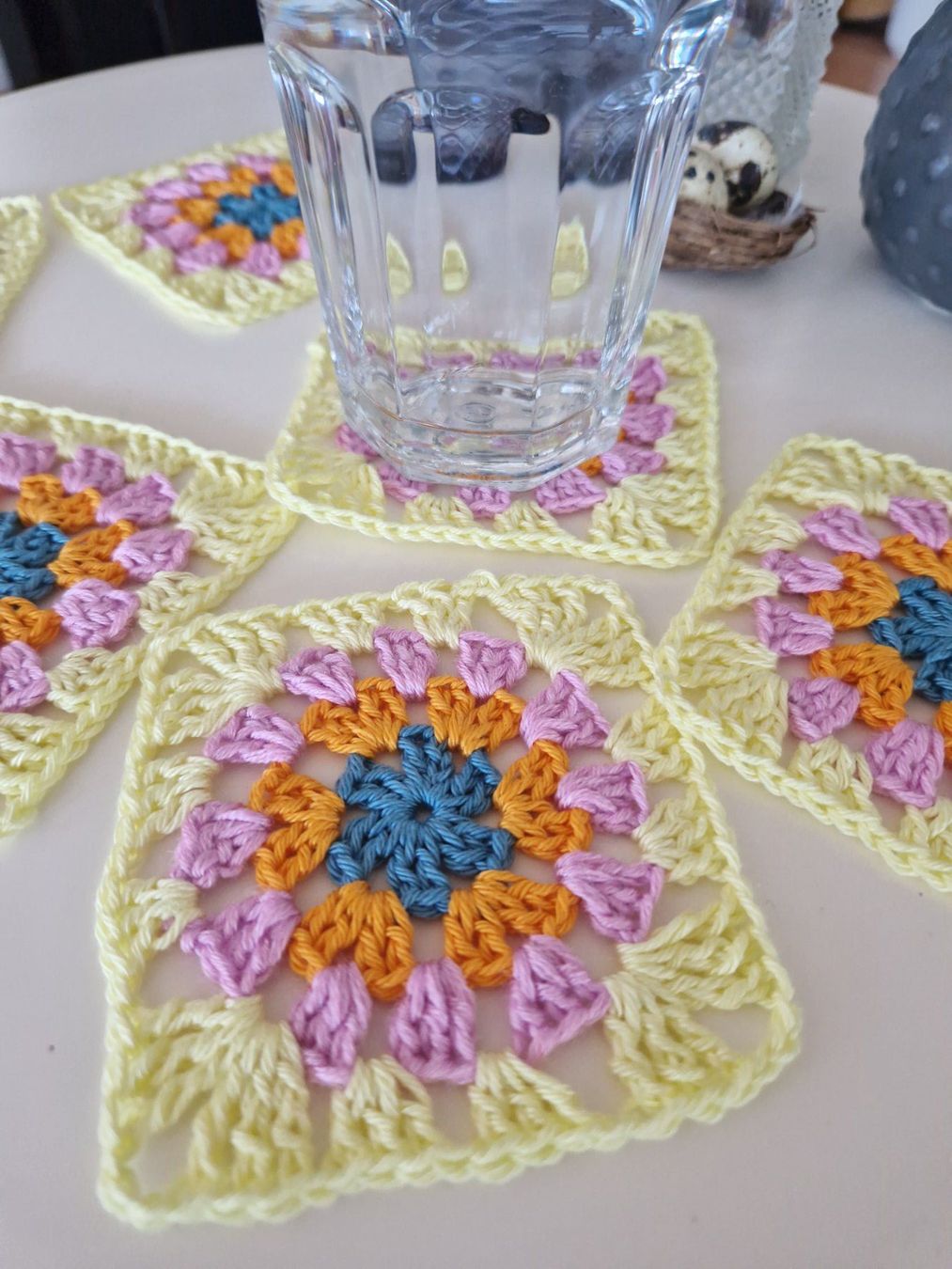 Tutte le decorazioni: 6 Häkel Coaster Granny Square 'Lemonade' Deko handgemacht – Nuovo (secondo la descrizione) da Neuhausen am Rheinfall venduto da Alchimista 2