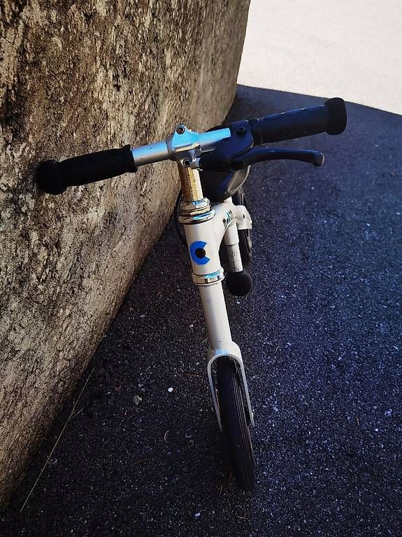 Veicoli per bambini: Vélo draisienne de la marque Micro – Usato da Attalens venduto da Tpluess 1