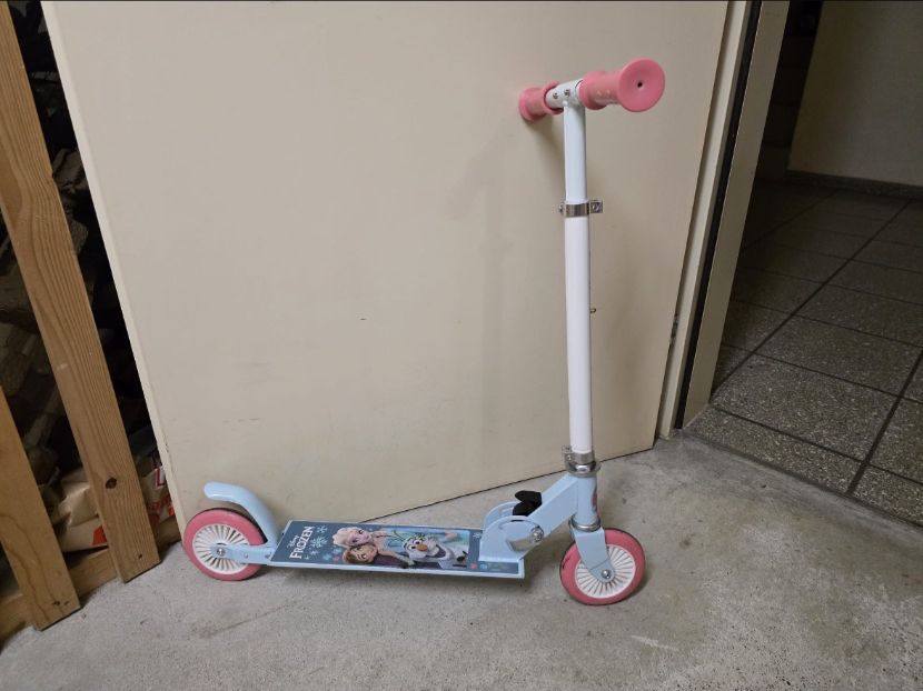 Kickboard: Eiskönigin Trottinet – Gebraucht aus Bubendorf von Domi005
