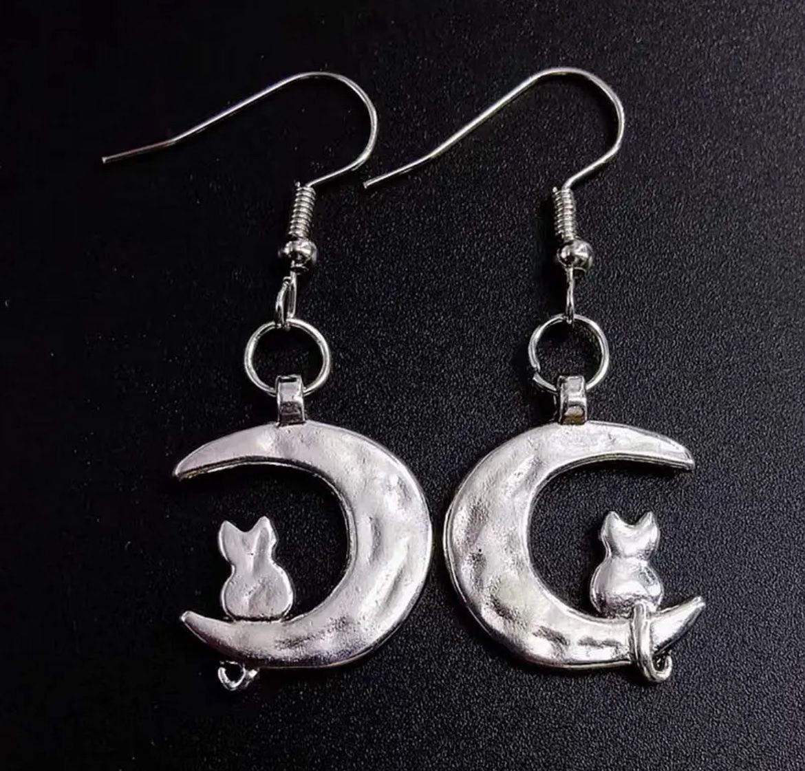 Orecchini pendenti & Orecchini a lobo: Ohrringe Halbmond mit Katze / Nr. 114 – Nuovo (secondo la descrizione) da Gams venduto da Mariawicca