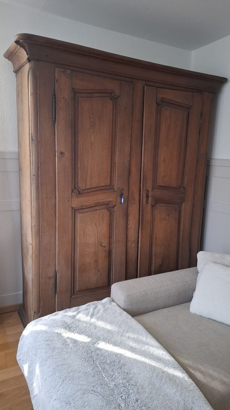 Armadi: Schrank massive Eiche, Höhe 225cm – Usato da Gwatt (Thun) venduto da nic_w8vp