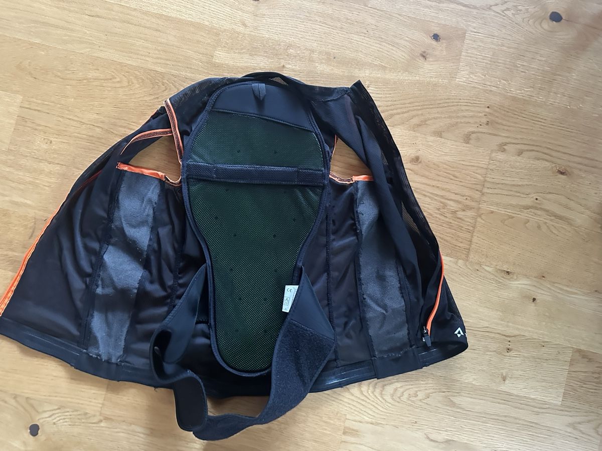 Protections: Rückenprotektor  Grösse S  – D'occasion à Lütisburg Station par Princ20 2