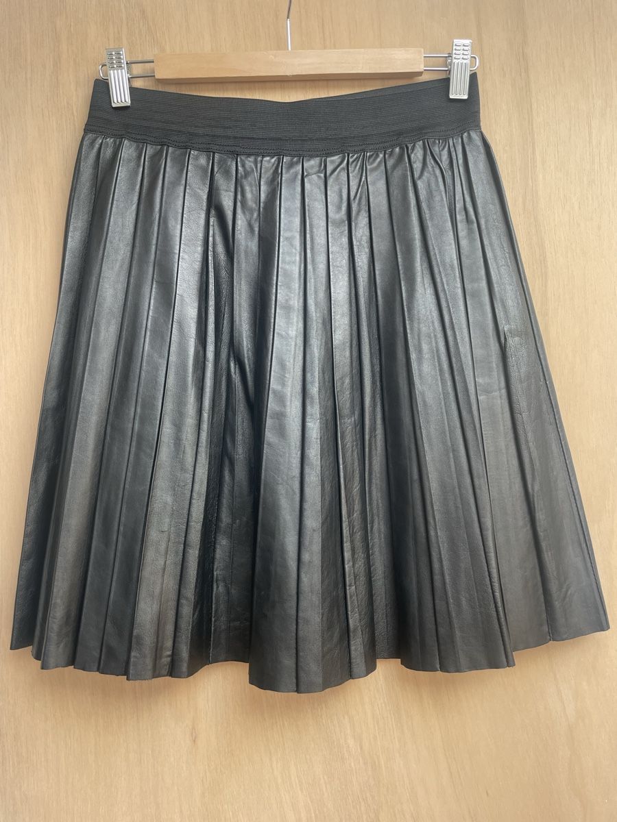 Sandro Gonne: Sandro black leather skirt size 2 or 36/38 – Usato da Yverdon-les-Bains venduto da pen_bbz8