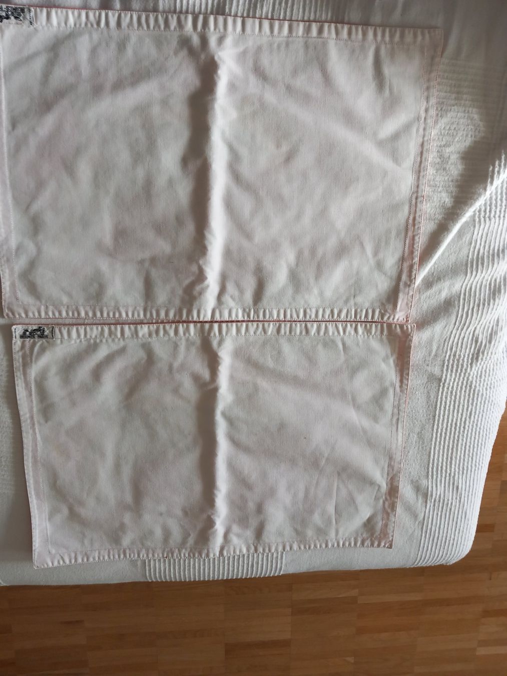 Altra biancheria da tavola: Hermes 4 sets de tables + 4 serviettes – Usato da Le Grand-Saconnex venduto da Rgt87 4