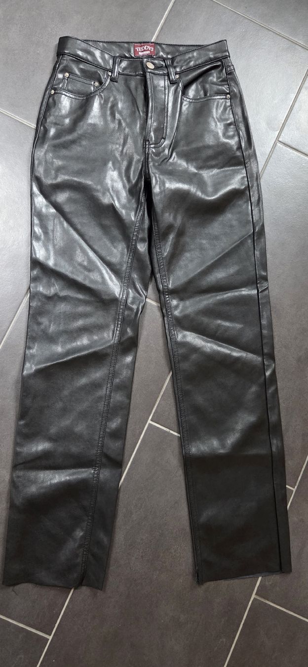 Hosen: Teddys Kunstleder Gr. S – Gebraucht aus Lyss von Urma5