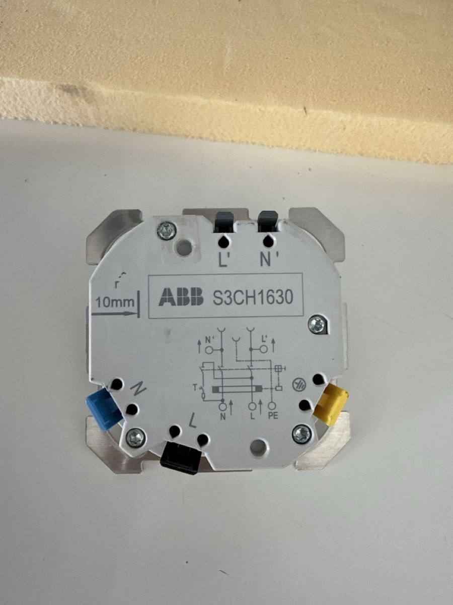 Feller Spine: ABB S3CH1630 Fehlerstromschutzschalter T23 – Nuovo (secondo la descrizione) da Holziken venduto da Syk1 1