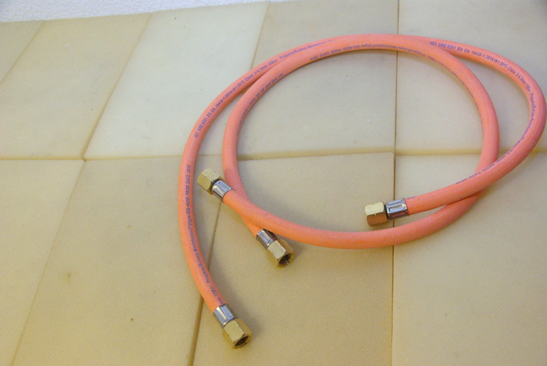 Apparecchiature e tecnologia a gas: 2x kurzer GAS Schlauch 80cm – Nuovo (secondo la descrizione) da Herisau venduto da Cevianer1844