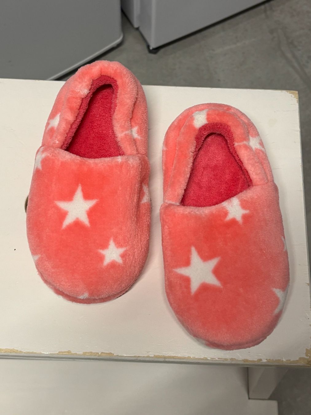 Scarpe per ragazze: Pantoufle chaude et fourrée taille 28 neuf – Nuovo (secondo la descrizione) da Salvenach venduto da gwenwywar