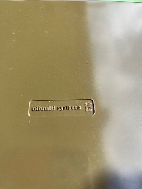Recipients et similaires: olivetti synthesis Möbel – D'occasion à Hersberg par Jeep56 5
