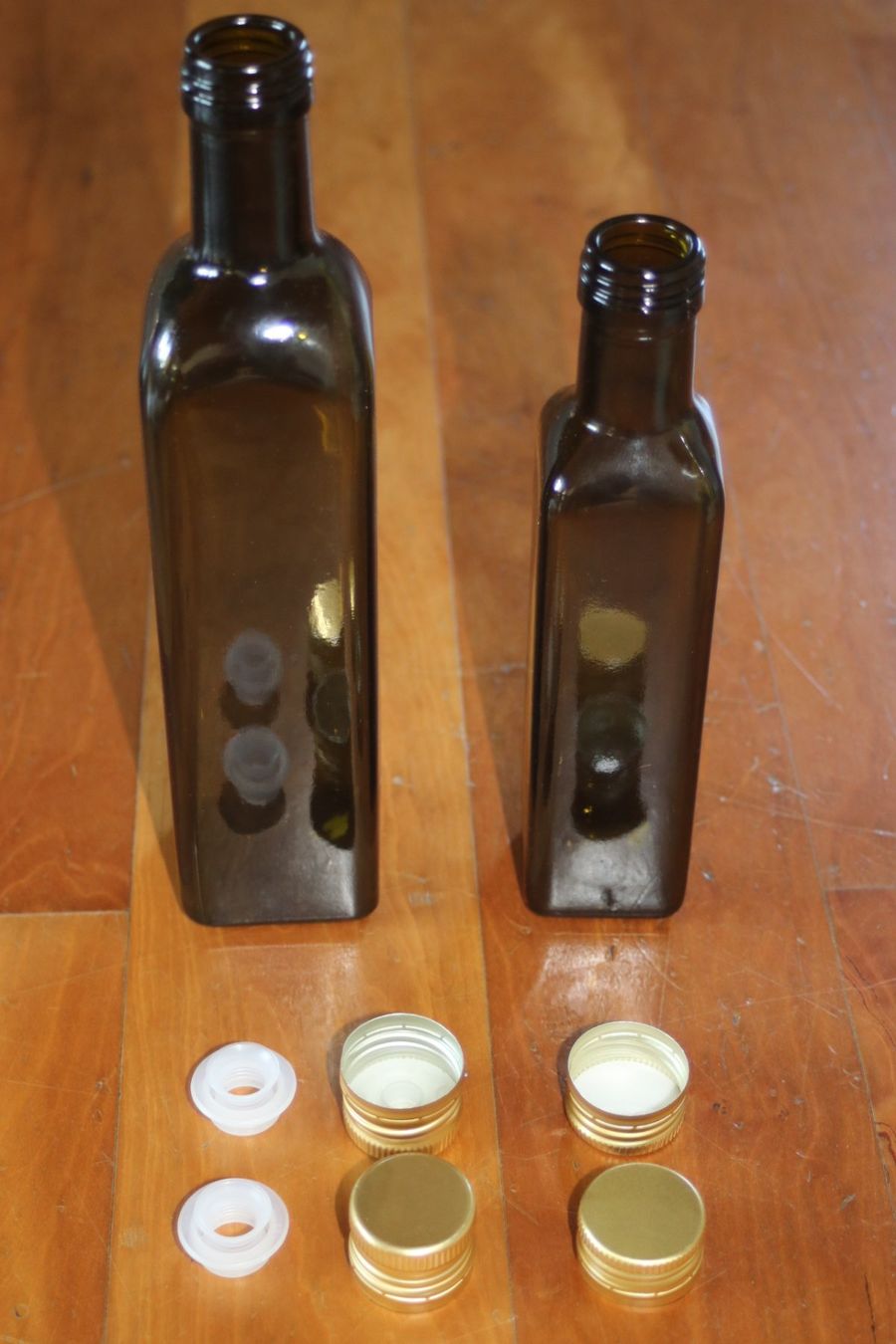 Altro in Stoviglie & Bicchieri: Glasflaschen 500 ml & 250 ml mit Verschluss – Nuovo (secondo la descrizione) da St. Gallen venduto da Razoon77