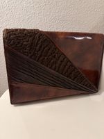 Pochette vintage marron avec relief cuir et fourrure