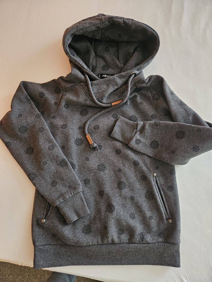 Pulls & Sweat-shirts: Kaputzenpullover, XS – D'occasion à aarau par A.Naef