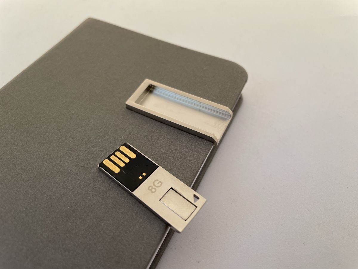 Schreibblöcke: Carnet de notes Hublot avec clé USB 8Go – Neu und originalverpackt aus Bôle von soleil778 2