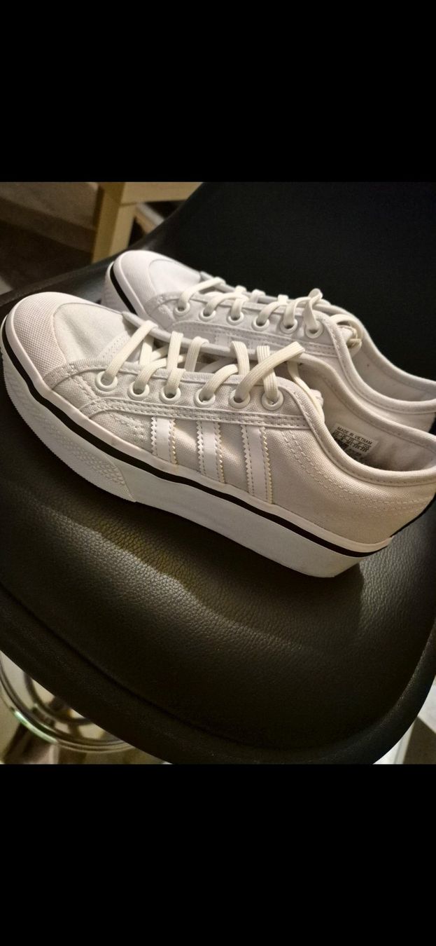 Damenschuhe: Chaussures adidas – Gebraucht aus goumoens le jux von sip_zq7g