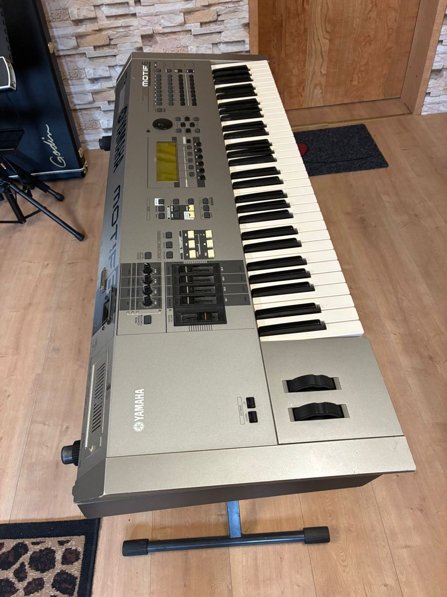 Yamaha Strumenti musicali: Yamaha Motif 6 Synthesizer Workstation – Usato da Buttwil venduto da wood16leu 3