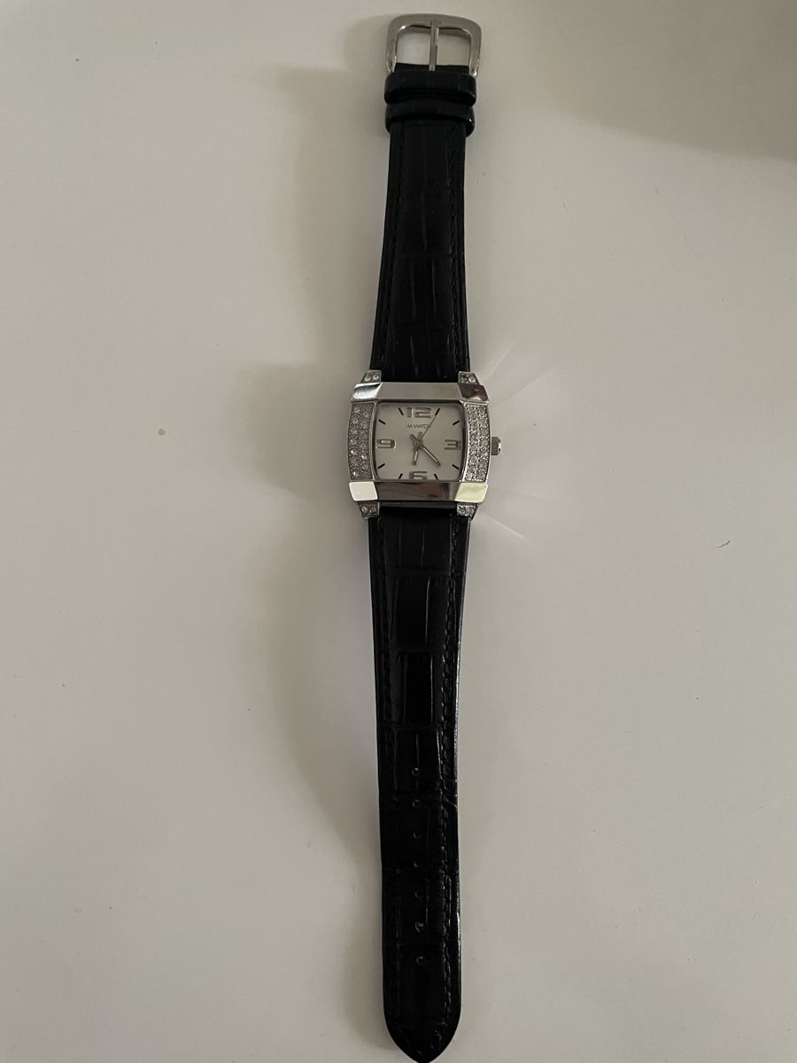 M-Watch Orologi: Wunderschöne Damenuhr von M-Watch – Usato da Röschenz venduto da Kikis-Brocki