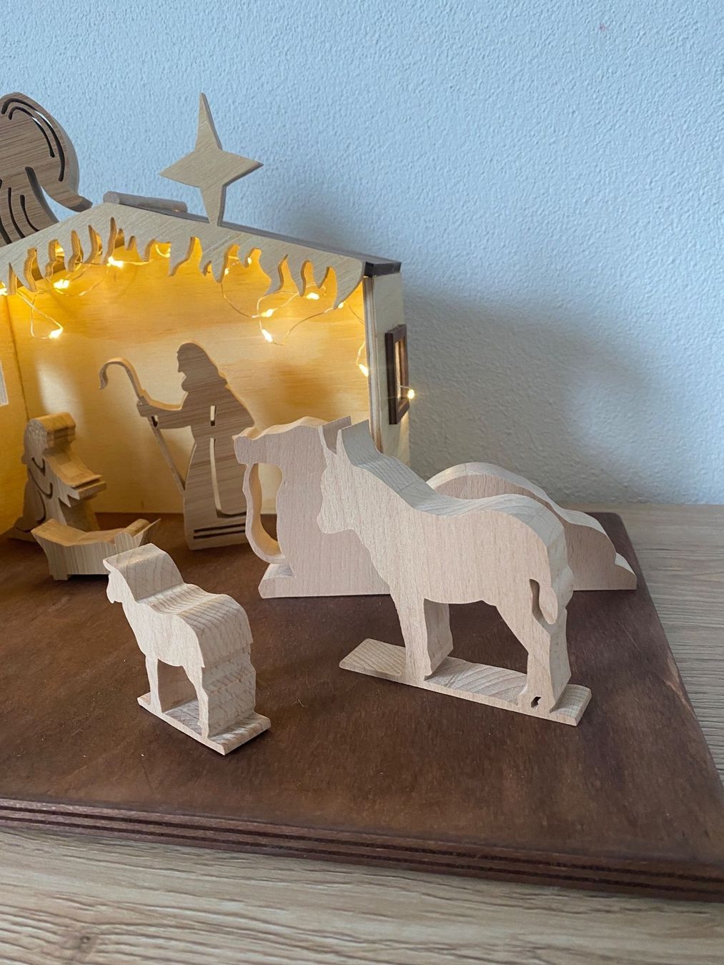 Toutes les décorations: Weihnachtskrippe aus Holz mit Licht – Neuf (Voir description) à Glattbrugg par RD-Shop 2