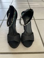 Schwarze High Heels mit Schmucksteinen, Grösse 40
