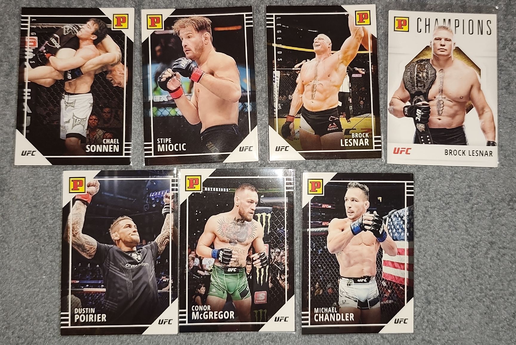 Panini Carte collezionabili: 7x Panini UFC Debut Karten inkl McGregor, Lesnar, etc – Usato da Ostermundigen venduto da DaCards