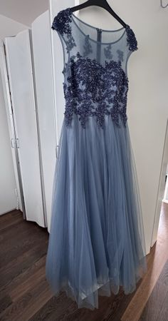 Tolles Abendkleid blau mit Tüll und Details, Gr 38