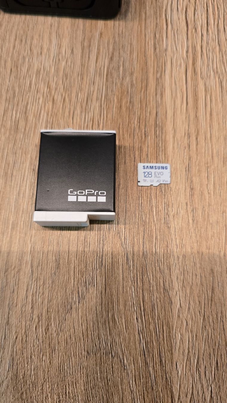 GoPro Hero 12 Black mit Unterwassergehäuse und Speicherkarte (D ...