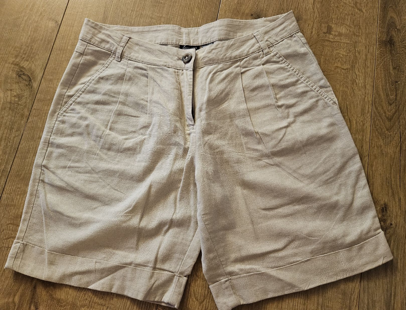 Pantaloni: Damen Shorts beige Grösse 36 – Nuovo (secondo la descrizione) da Rhäzüns venduto da inf_rcj7