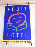 Plakat Model Fruit Hotel - Siebdruck von Uldry - Weltformat