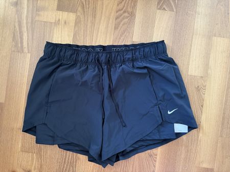 Nike Pro Damen Shorts schwarz Groesse M neu