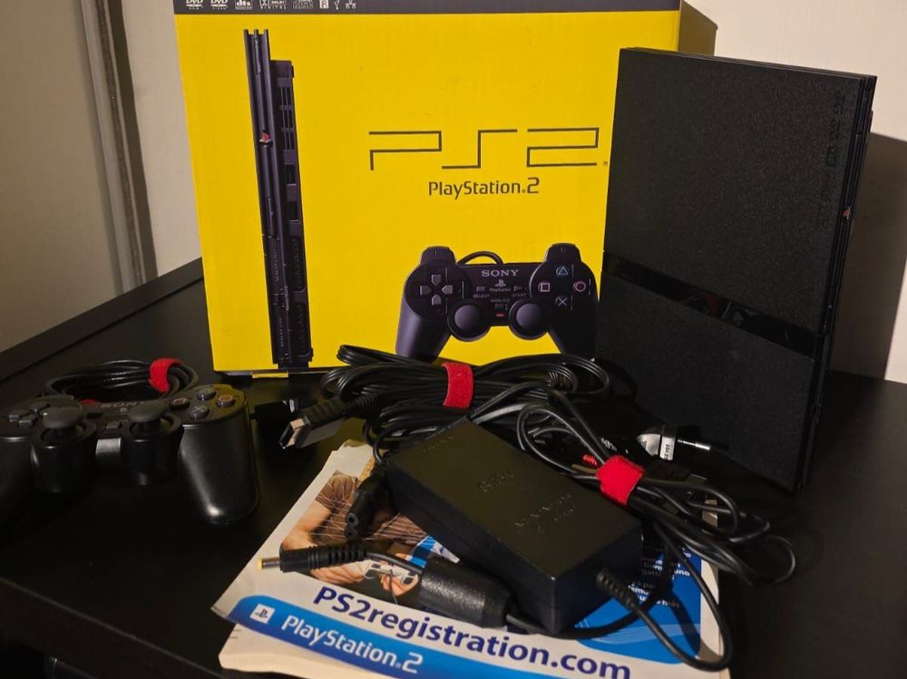 PlayStation 2 (PS2) with Packaging (CIB) + 2 games (Gebraucht) in ...