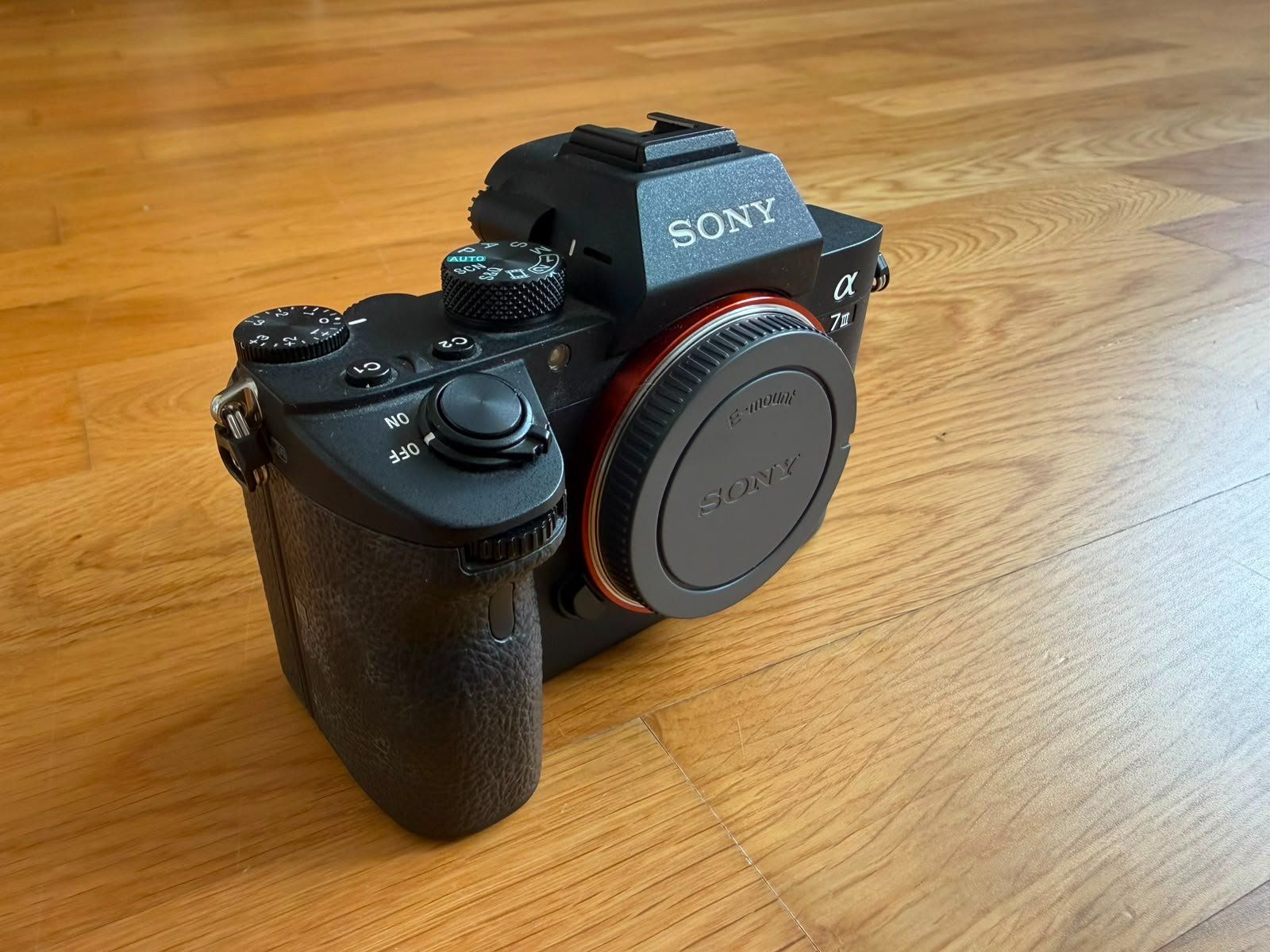 Sony Fotocamera: SONY Alpha A7 iii mit SONY mit Objektiv 85mm 1.8FE – Usato da Wettingen venduto da Sinotrex 2