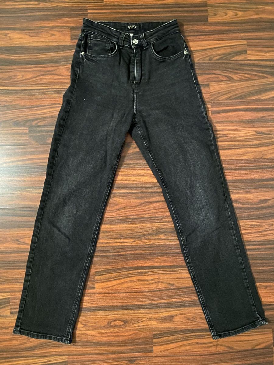 Only Jeans: Schwarze Mom Jeans – Nuovo (secondo la descrizione) da Gretzenbach venduto da Lina.67