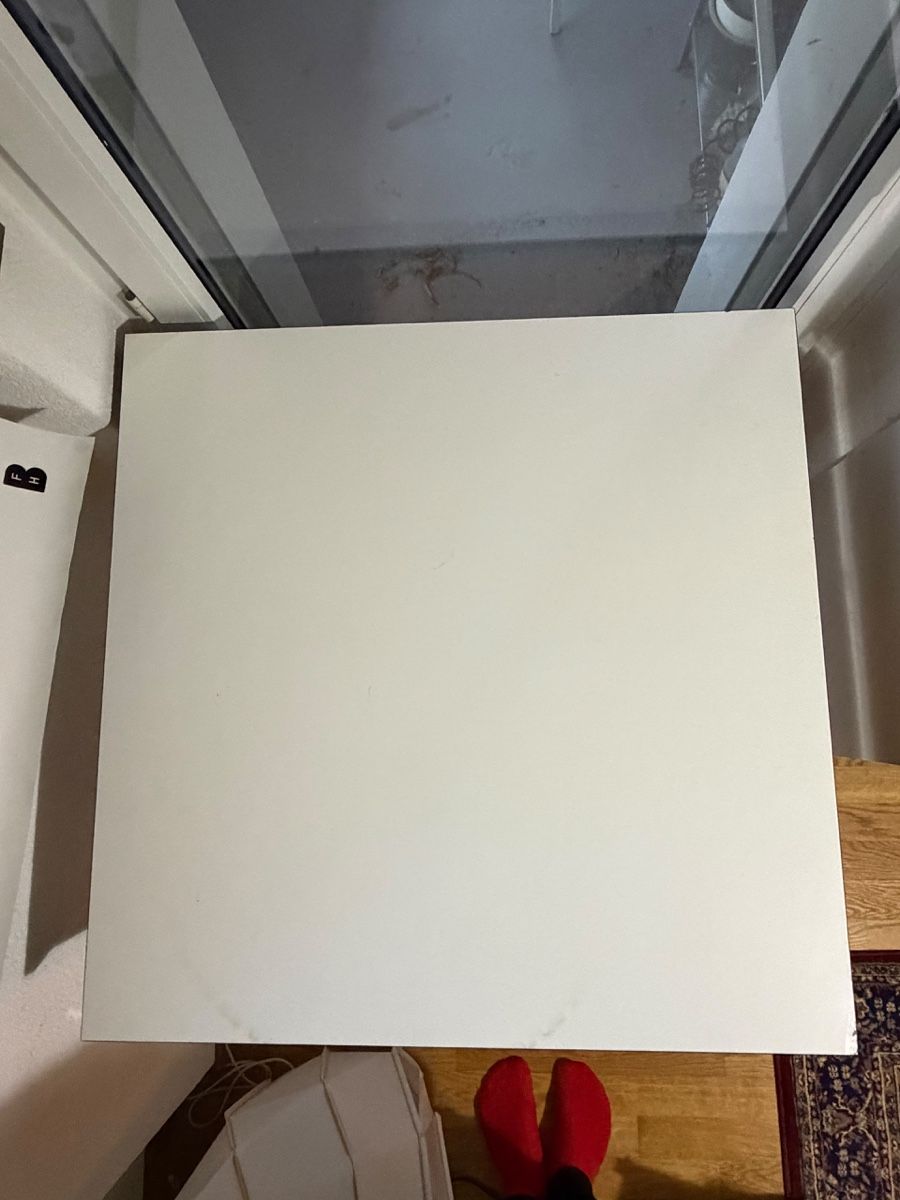 USM Scrivanie: Weisser USM Tisch 100x100cm – Usato da Bern venduto da kama_lama 1