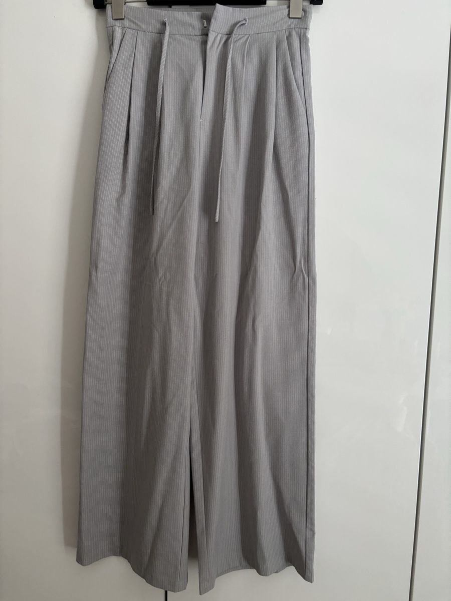 Completi & Tailleur: Zweiteiler Grau mit weissen Streifen – Nuovo (secondo la descrizione) da Biel/Bienne venduto da adna.sc 1