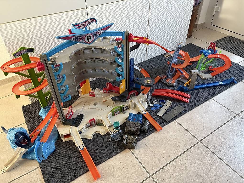 Hot Wheels Giocattoli: Hot Wheels Auto Garage / Auto / Spielzeug – Usato da Reitnau venduto da rko_29kn