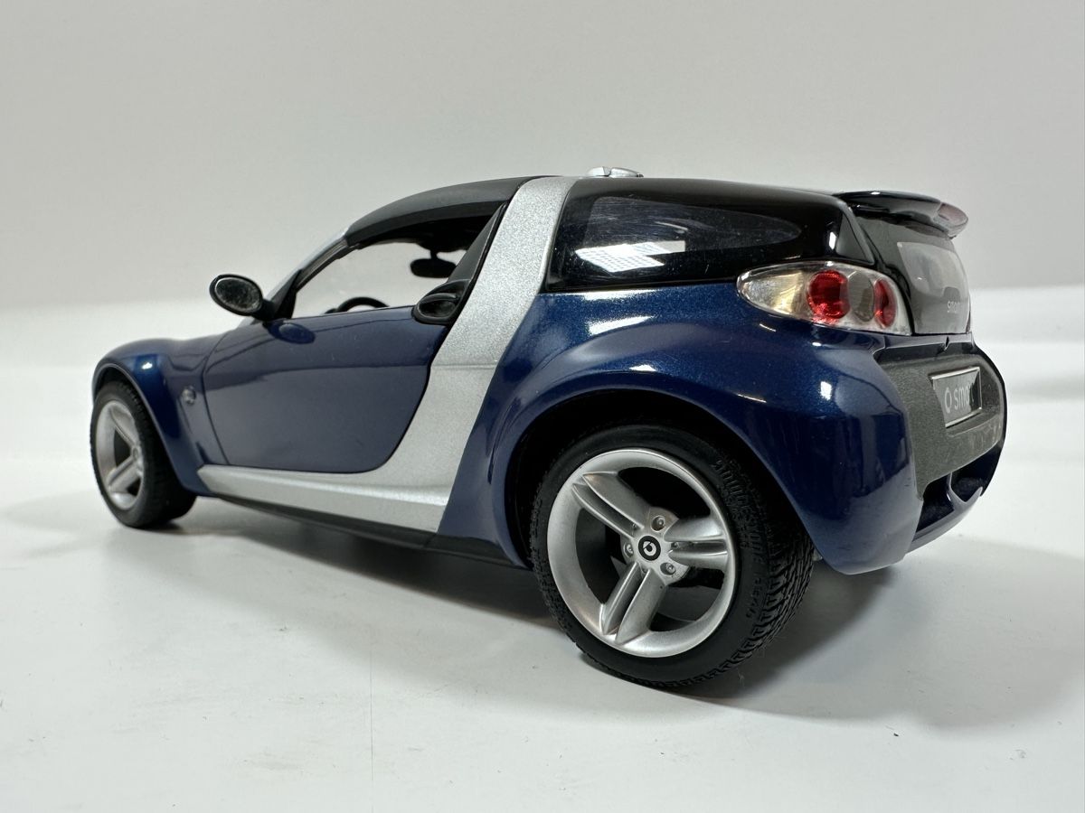 Kyosho Modellini d'auto: Smart Roadster 1:18, dunkelblau, KYOSHO – Usato da Zofingen venduto da rf9_x2xt 3