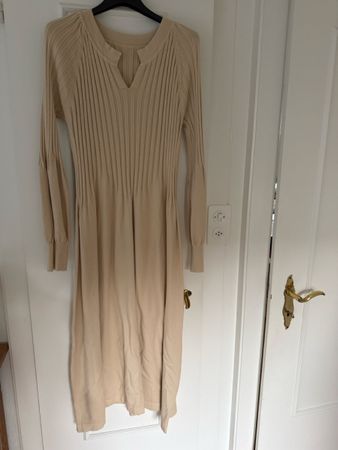 Strickkleid beige gerippt Langarm Midi guter Zustand