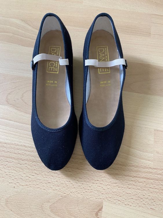 Wer Tragt Charakterschuhe