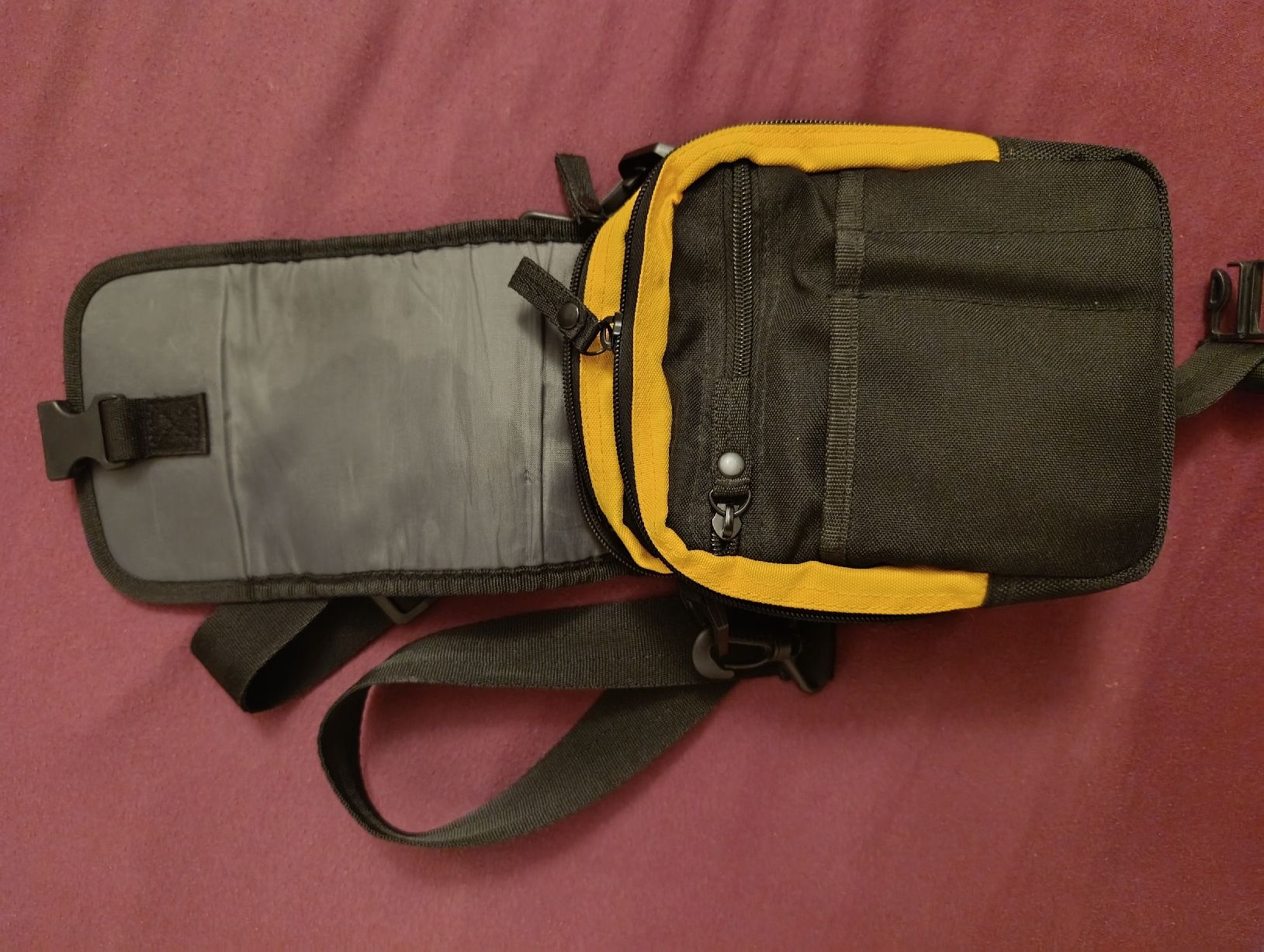 Caterpillar Taschen: sacoche Caterpillar  – Gebraucht aus Courtelary von mitounet 2
