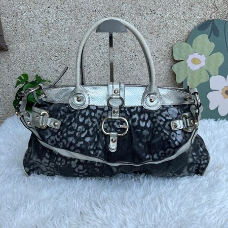 Guess Handtasche Leo Print Silber Schwarz guter Zustand