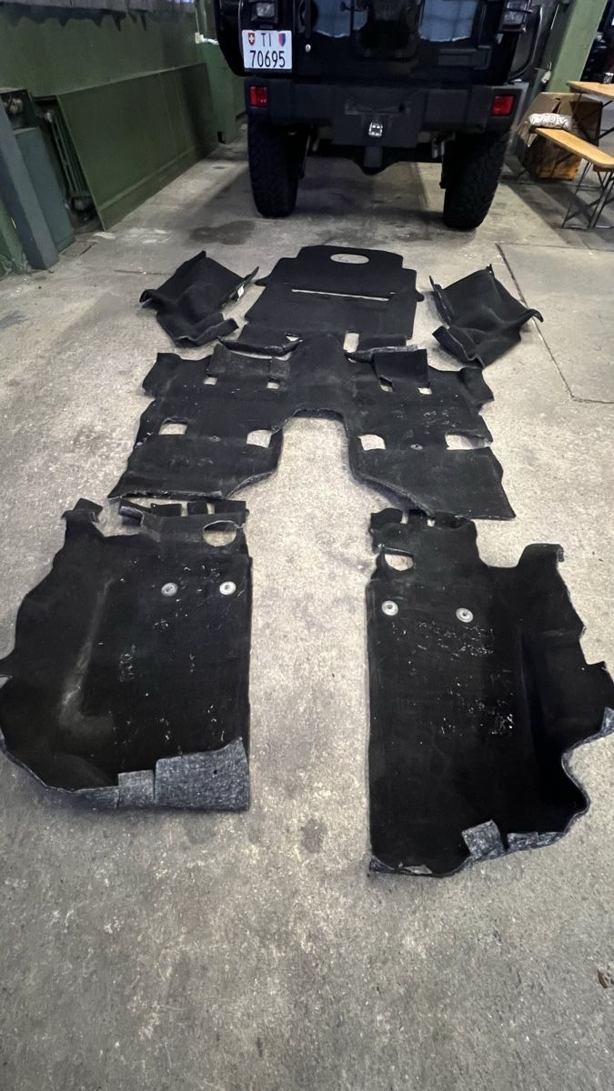 Jeep Tappeti & Tappetini: Moquette+tappetini Jeep Wrangler JKU – Usato da Brè sopra Lugano venduto da micheleschmid 3