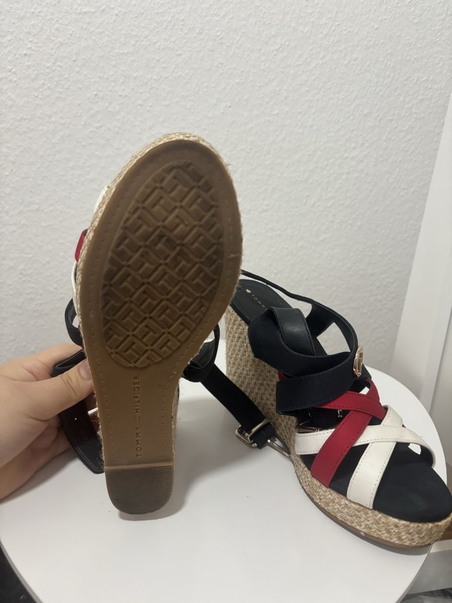 Tommy Hilfiger Scarpe da donna: Tommy Hilfiger Sandalen  – Usato da Oberentfelden venduto da Amra.K 3