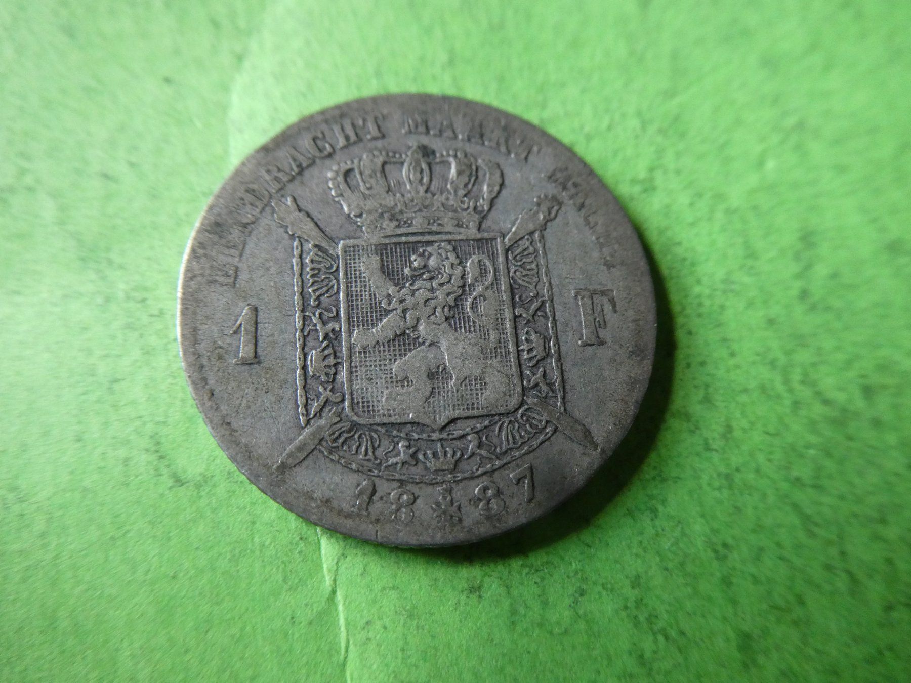 Tutti le monete: Belgien 1887, 1 Franc,  Silber – Usato da Hinterforst venduto da Rohusri