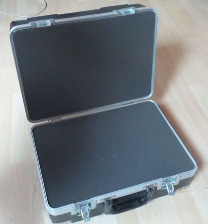 Gator Hartschalenkoffer mit komplett Schaumstoffeinsatz
