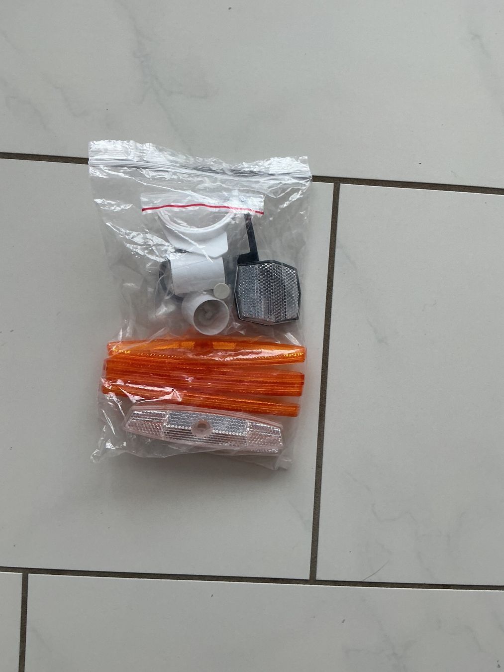 Pezzi di ricambio: Velo Speichenreflektoren Set Orange Weiss Reflektor – Nuovo e nell'imballaggio originale da Biel-Benken BL venduto da Cold334