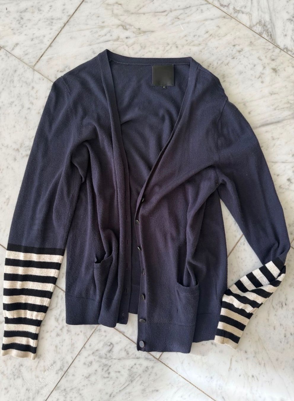 Maglioni & Felpe: Cardigan bleu marine rayé – Nuovo (secondo la descrizione) da Avry-sur-Matran venduto da Anarda