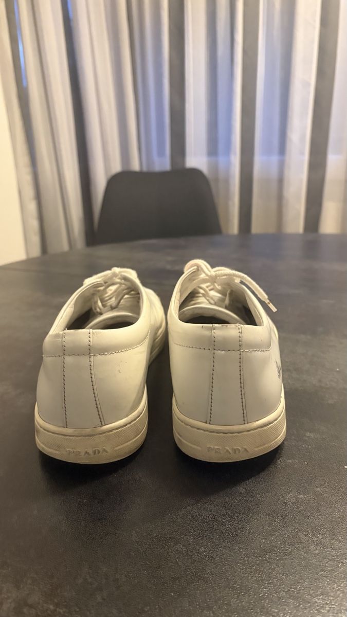 Prada Scarpe da uomo: Prada White Leather Sneakers – Usato da Zürich venduto da mat_bcg2 3
